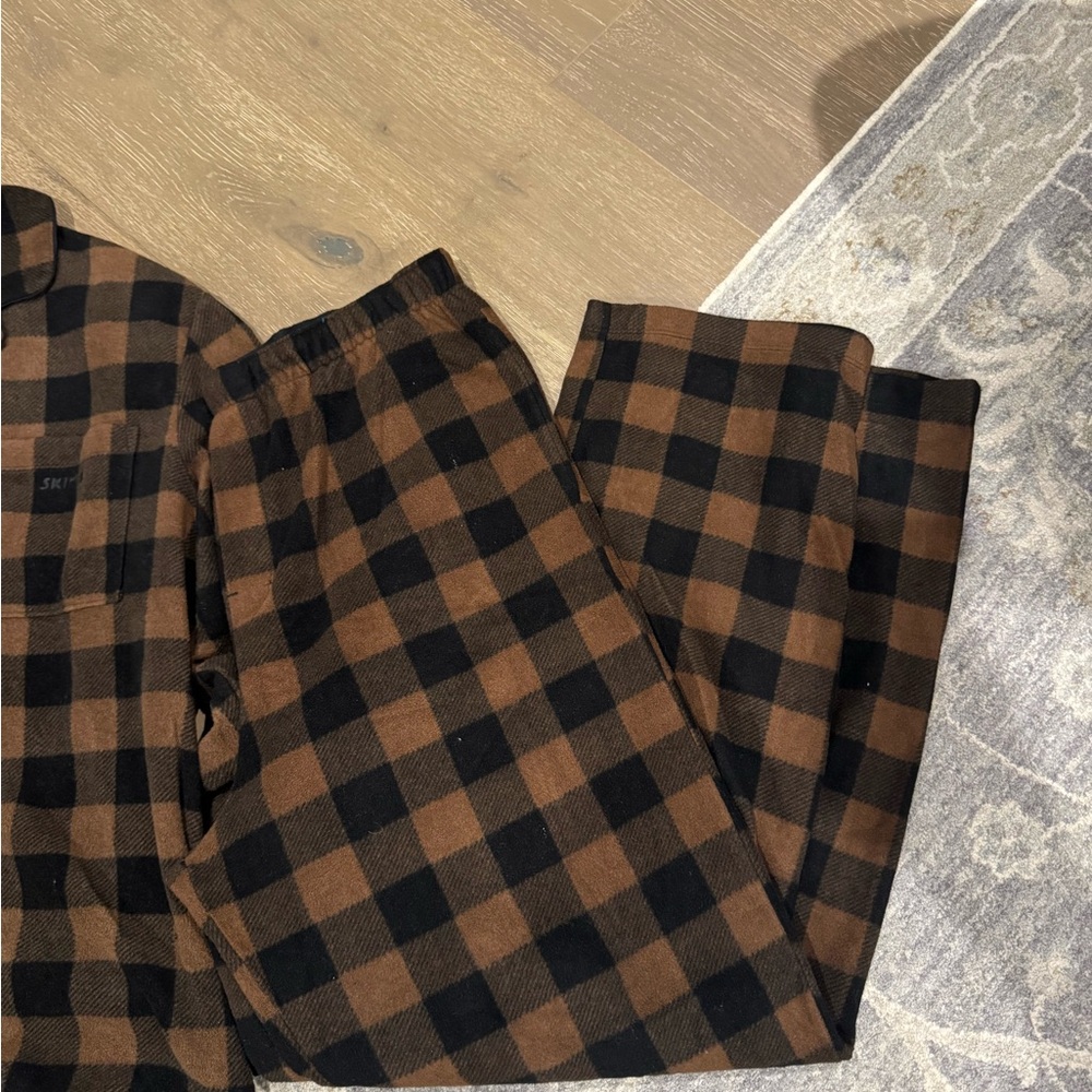 SKIMS fleece pajama set brown and black plaid - Picture 2 of 4